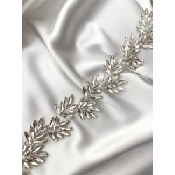 Πολυτελής τρέσα με κρύσταλλα σε σχέδιο φύλλων – Ασημί