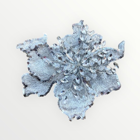 Silver Bloom Luxe - Χειροποίητο Διακοσμητικό Λουλούδι με Κρύσταλλα 