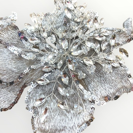 Silver Bloom Luxe - Χειροποίητο Διακοσμητικό Λουλούδι με Κρύσταλλα 