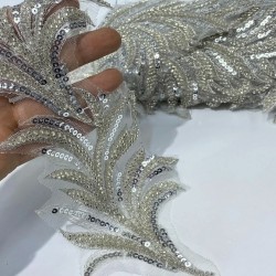 Κεντημένη Τρέσα με Ασημί Χάντρες και Σχέδιο Λουλουδιών